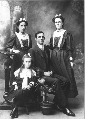 1908 - the Ryan Children - Jim, Mary, Nellie, Katie.